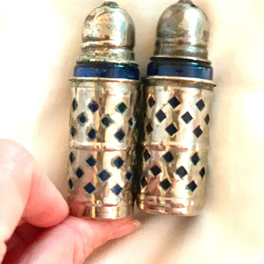 🎉Host Pick 🎉Antique silver/cobalt blue glass S&P - Picture 2 of 8
